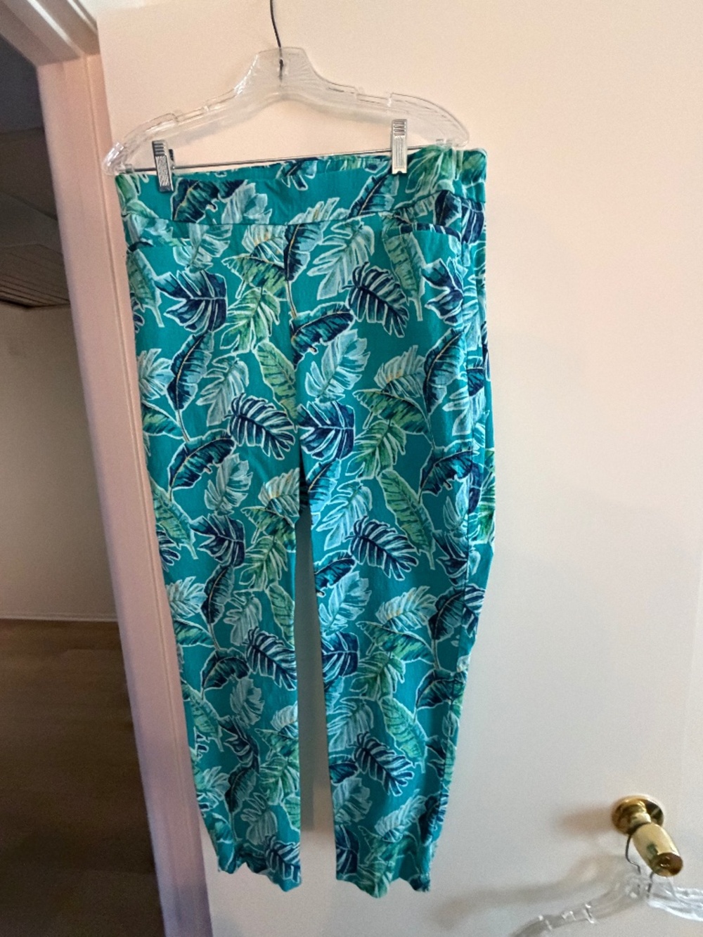 🌴 Chico’s Tropical Leaf Print Pull‑On Pants – Size 2.5R (U.S. 14)